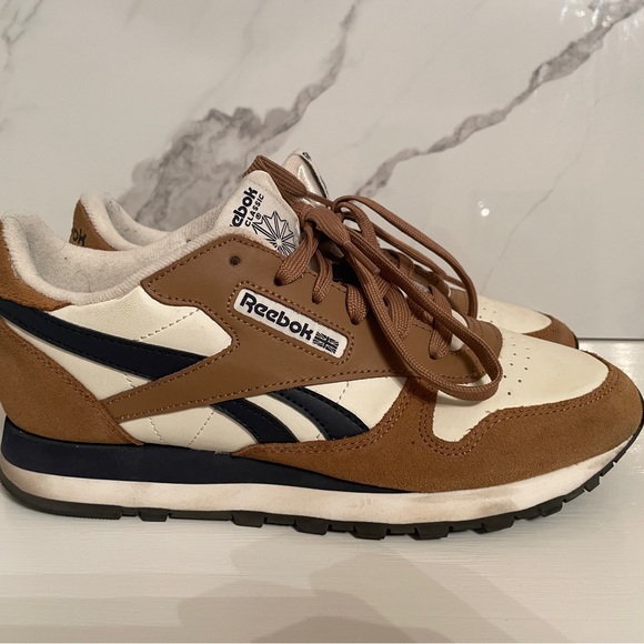 Men’s size 7 Reebok sneakers two tone , slightly used - Picture 1 of 6